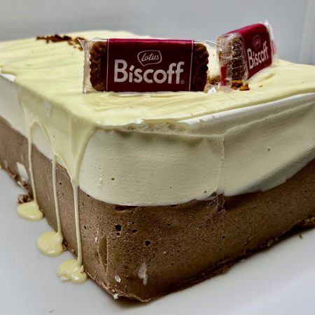 TURRON DE CHOCOLATE BLANCO CHESECAKE CON QUESO DE TETILLA DE ARZUA Y GALLETA JENGIBRE Y ESPECULOOS . HECHO A MANO,