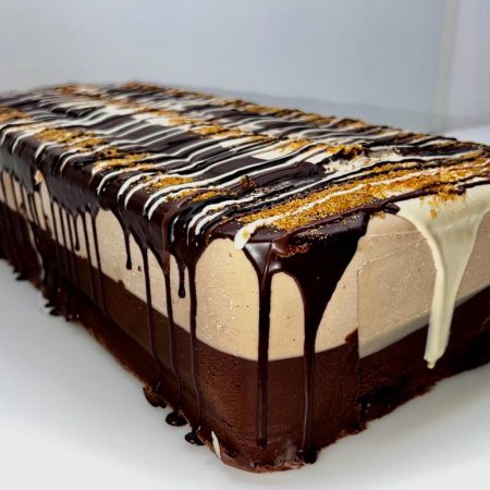 TURRON TRES CHOCOLATES CON KINDERMUYBUENO HECHO A MANO.