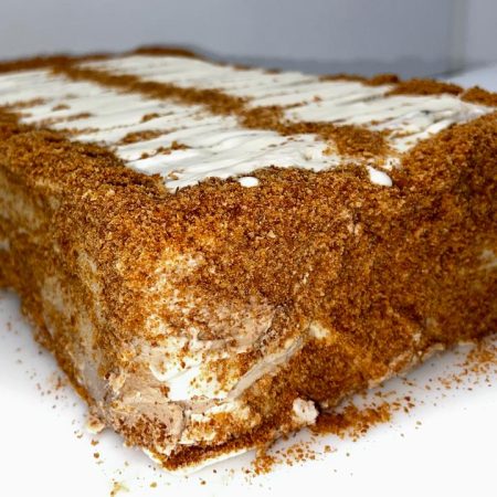 TURRON CON KITKATTIN  HECHO A MANO.