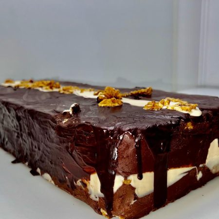 TURRON TRES CHOCOLATES DE NUECES DEL PAIS HECHO A MANO.