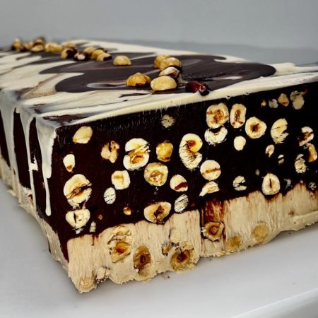 TURRON DOS CHOCOLATES DE AVELLANA DEL PAIS HECHO A MANO.