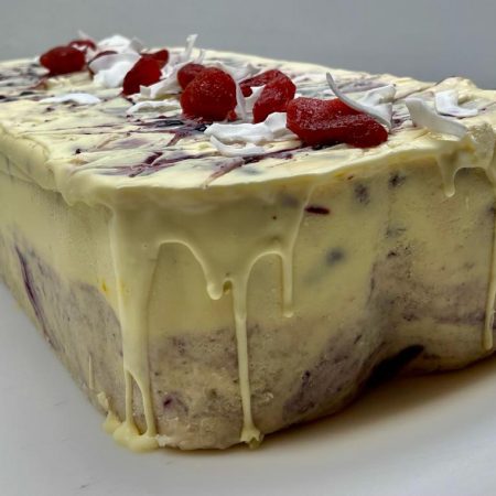 TURRON DE COCO Y FRESA  HECHO A MANO.