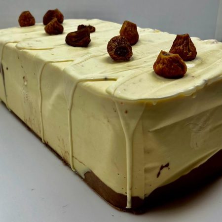 TURRON DE QUESO AZUL CON HIGOS DEL PAIS HECHO A MANO.