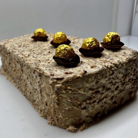 TURRON CON FERRERITO  HECHO A MANO.